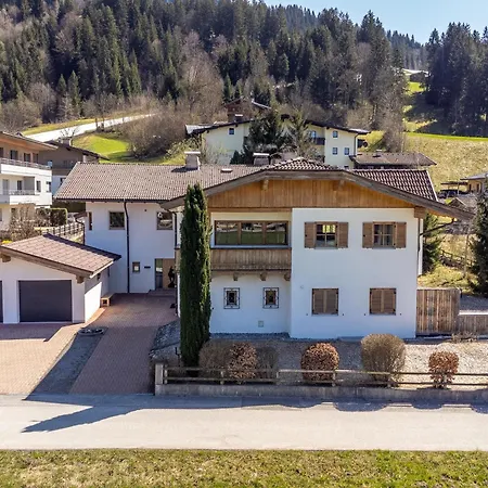 Kaiser 1 Apartment